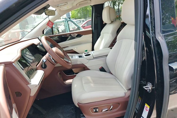 Used BYD Xia 2025 DM-i 1.5T 180km Beyond Edition Interior 3