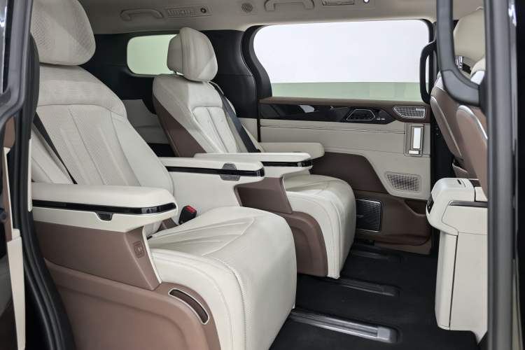 Used BYD Xia 2025 DM-i 1.5T 180km Excellence Model Interior 3