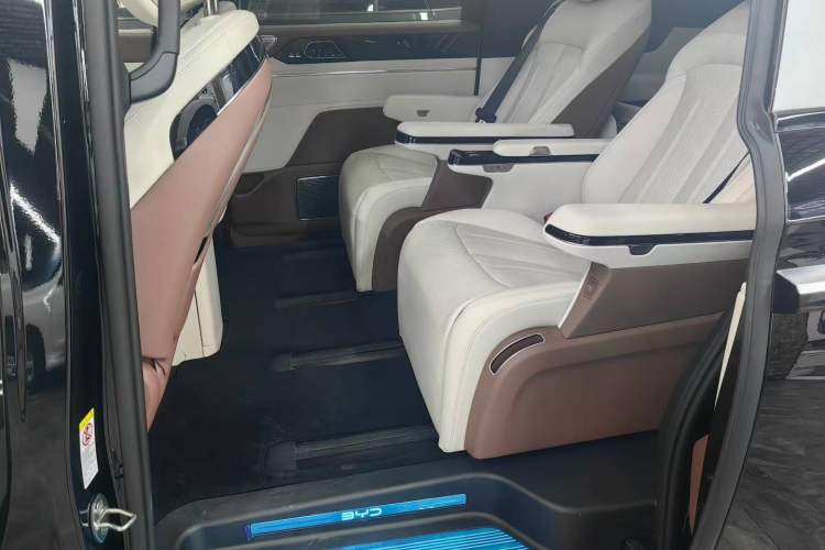 Used BYD Xia 2025 DM-i 1.5T 180km Beyond Edition Interior 3