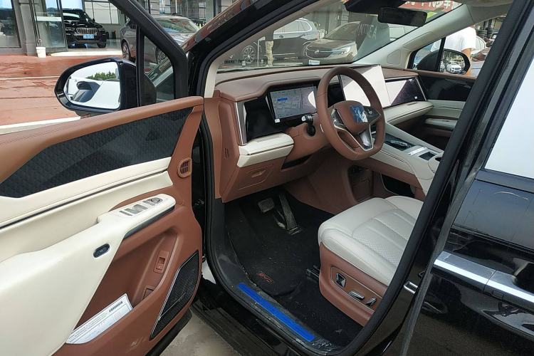 Used BYD Xia 2025 DM-i 1.5T 180km Excellence Model Interior 3