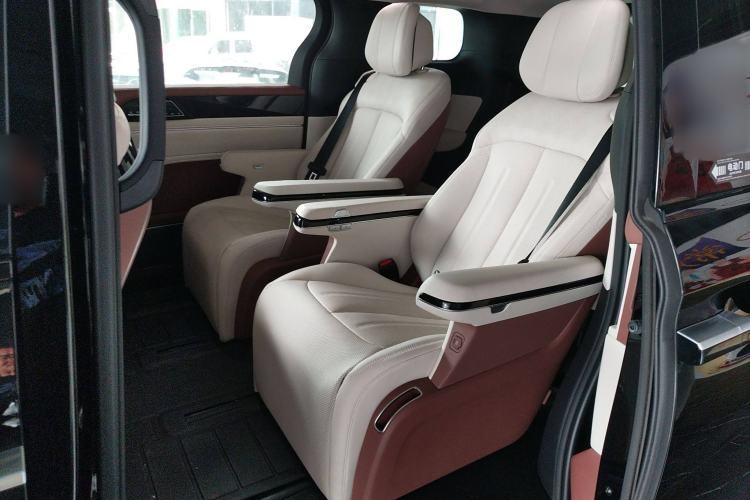 Used BYD Xia 2025 DM-i 1.5T 180km Beyond Edition Interior 4