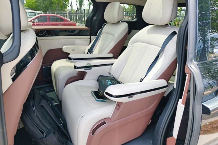 Used BYD Xia 2025 DM-i 1.5T 180km Beyond Edition Interior 4
