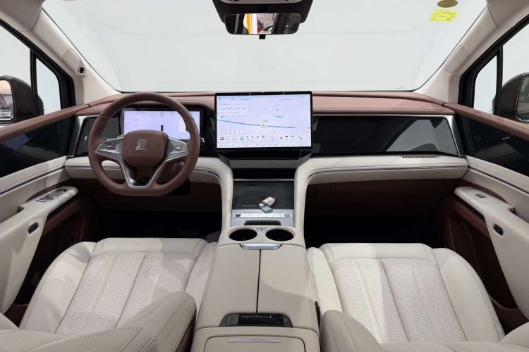 Used BYD Xia 2025 DM-i 1.5T 180km Beyond Edition Interior 4
