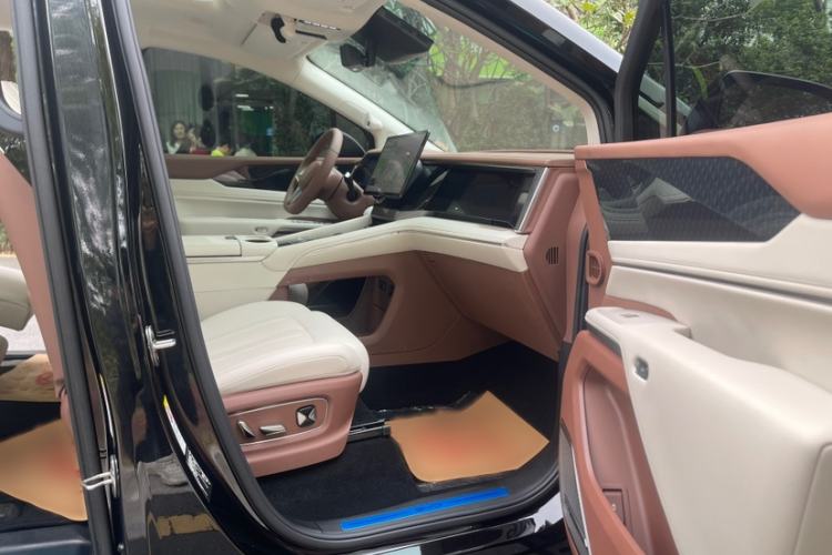 Used BYD Xia 2025 DM-i 1.5T 180km Excellence Model Interior 4