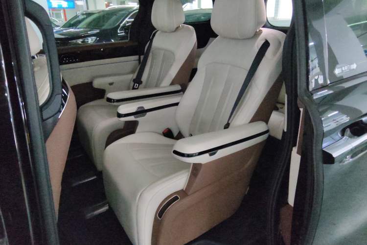 Used BYD Xia 2025 DM-i 1.5T 180km Beyond Edition Interior 4