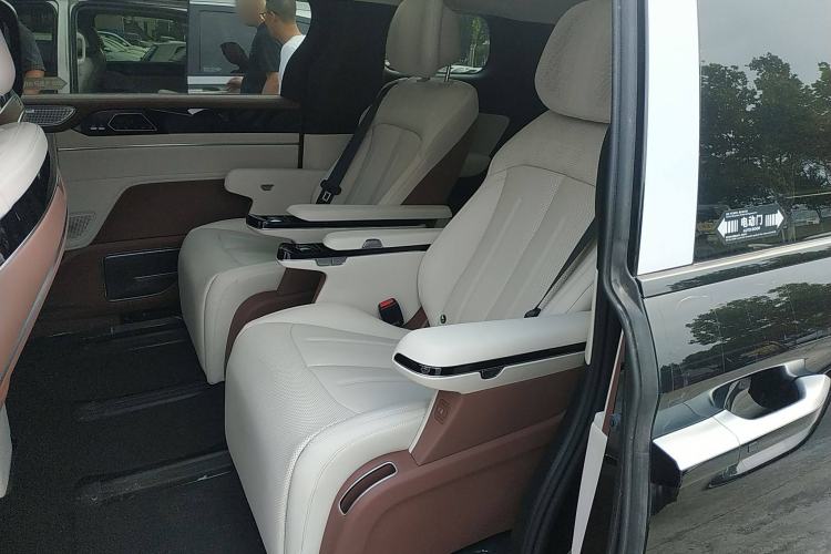 Used BYD Xia 2025 DM-i 1.5T 180km Excellence Model Interior 4