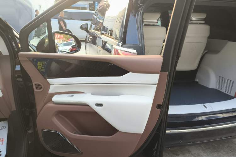 Used BYD Xia 2025 DM-i 1.5T 180km Beyond Edition Interior 5