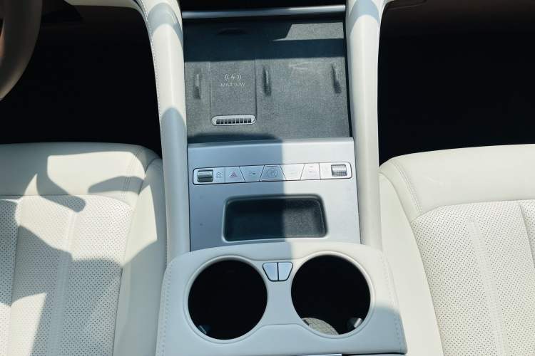 Used BYD Xia 2025 DM-i 1.5T 180km Excellence Model Interior 5