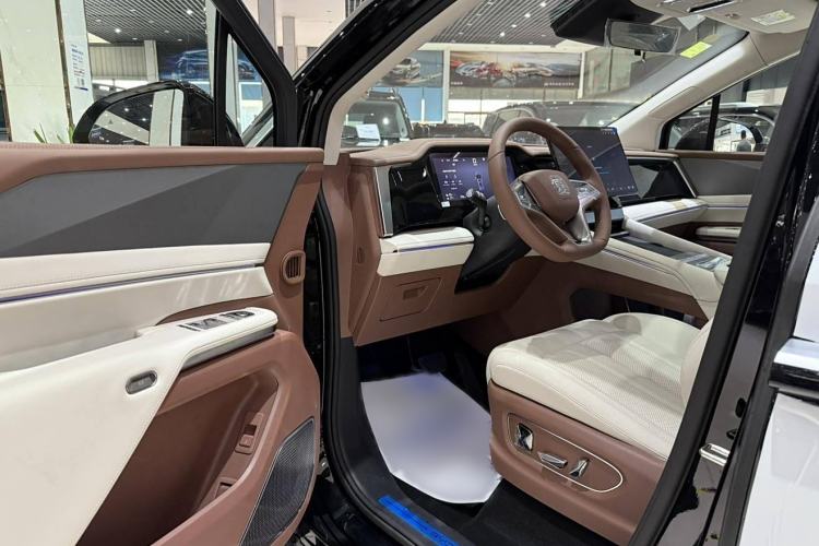Used BYD Xia 2025 DM-i 1.5T 180km Beyond Edition Interior 7