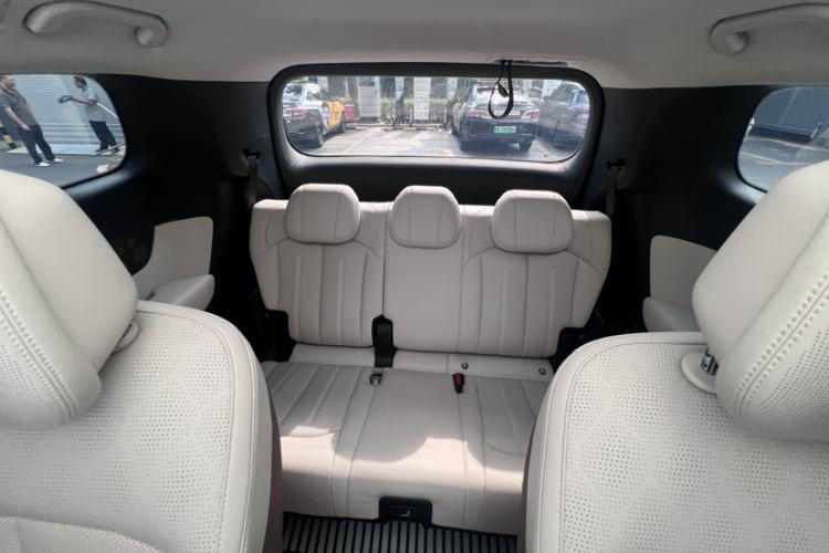 Used BYD Xia 2025 DM-i 1.5T 180km Excellence Model Interior 7