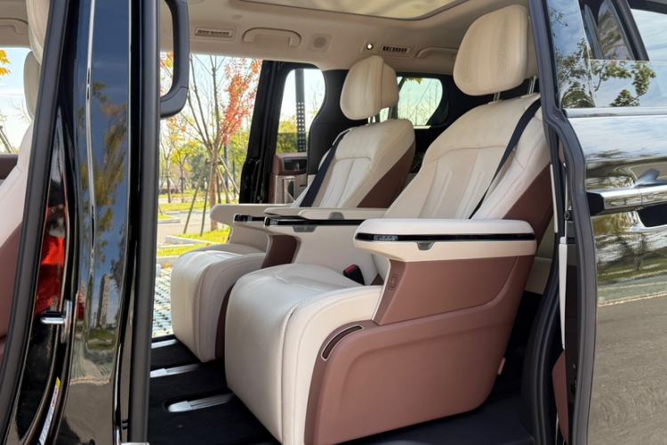 Used BYD Xia 2025 DM-i 1.5T 180km Excellence Model Interior 7