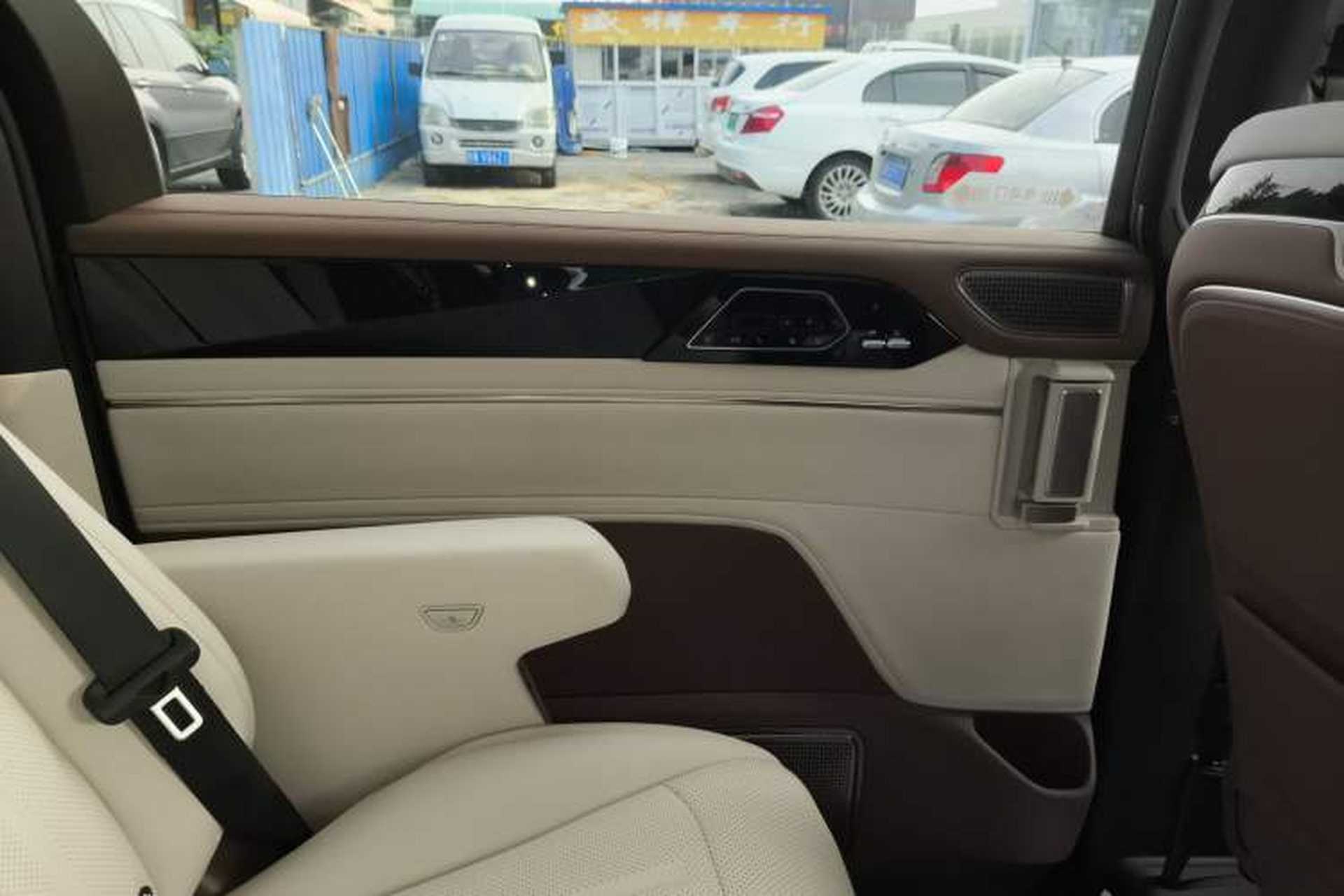 Used BYD Xia 2025 DM-i 1.5T 180km Beyond Edition Interior 8
