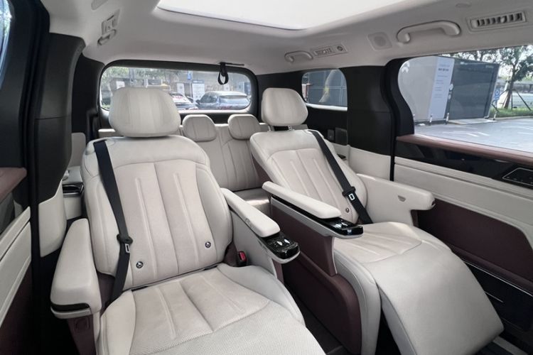 Used BYD Xia 2025 DM-i 1.5T 180km Excellence Model Interior 8