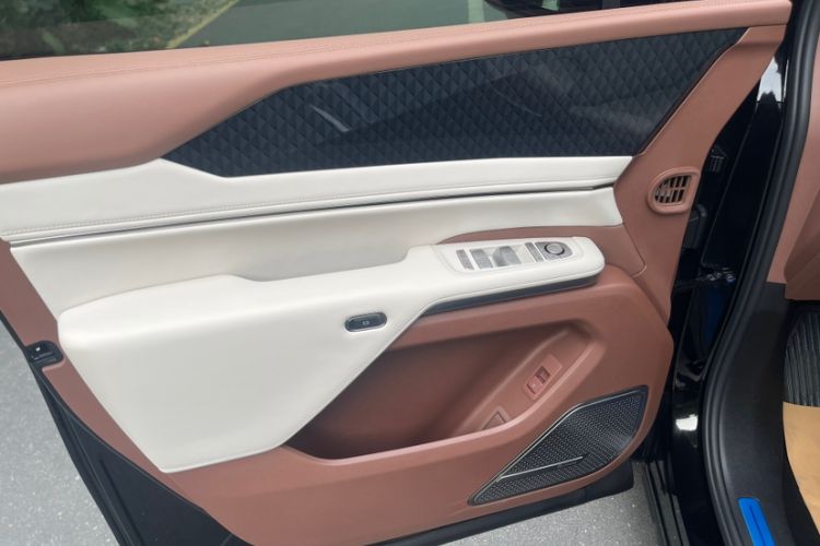 Used BYD Xia 2025 DM-i 1.5T 180km Excellence Model Interior 9