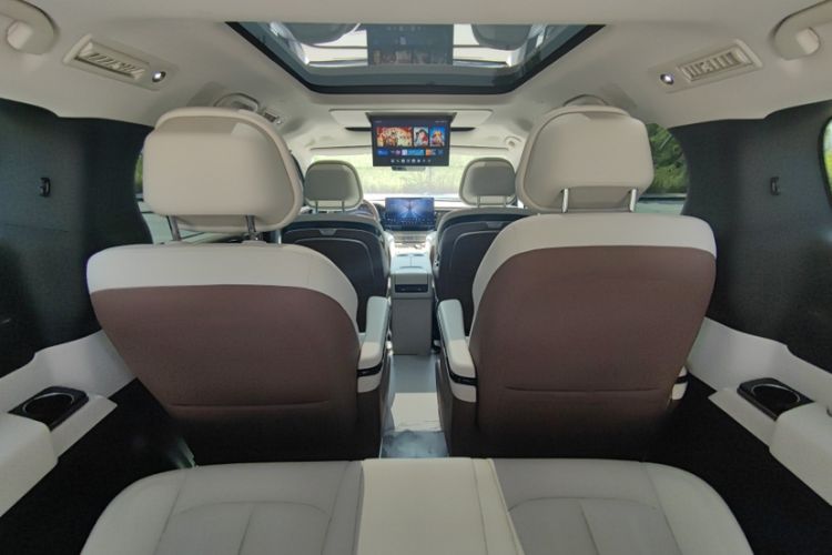 Used BYD Xia 2025 DM-i 1.5T 180km Excellence Model Interior 9