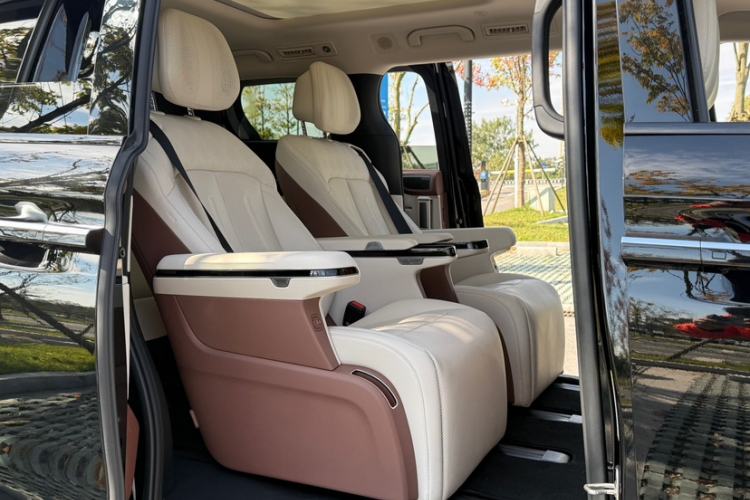Used BYD Xia 2025 DM-i 1.5T 180km Excellence Model Interior 9