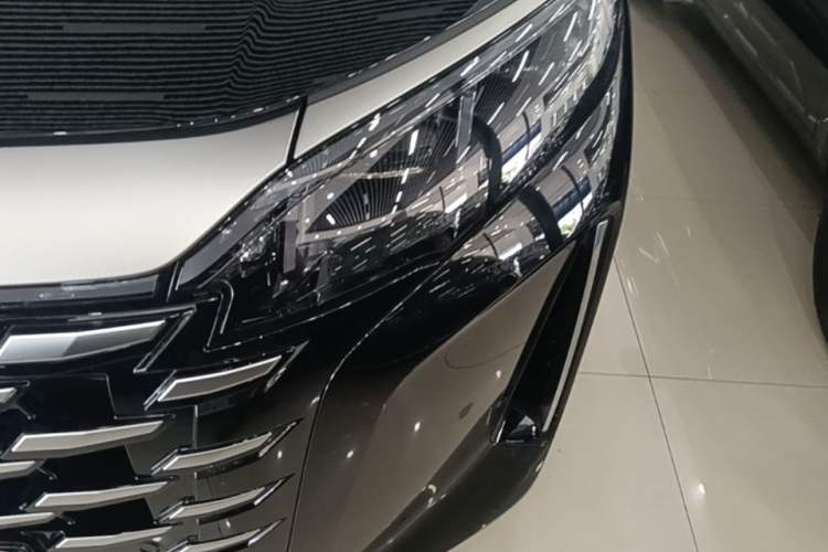 Used BYD Xia 2025 DM-i 1.5T 180km Excellence Model Left Front Headlight