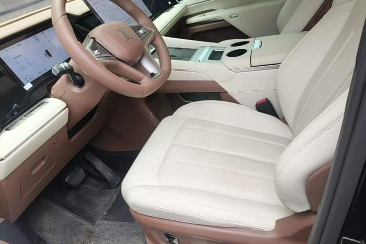 Used BYD Xia 2025 DM-i 1.5T 180km Excellence Model Left Front Seat
