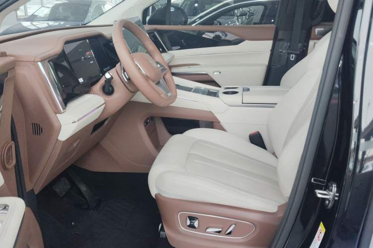 Used BYD Xia 2025 DM-i 1.5T 180km Excellence Model Left Front Seat