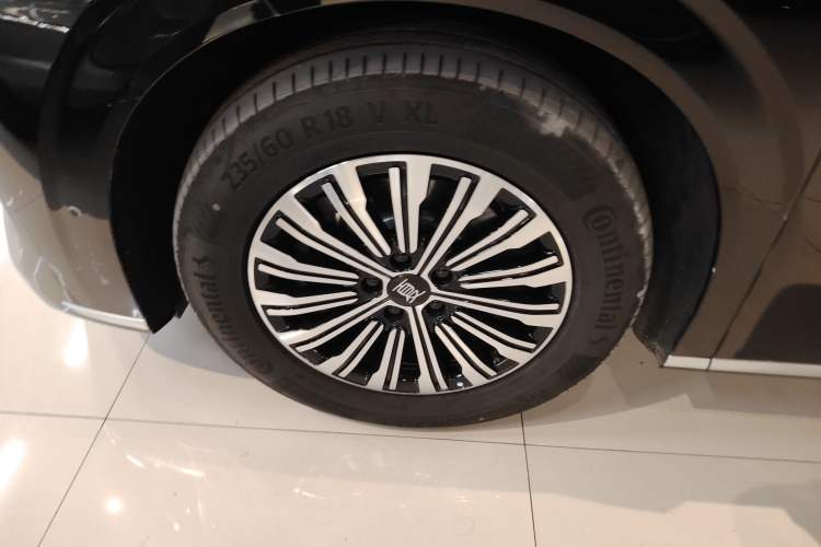 Used BYD Xia 2025 DM-i 1.5T 180km Excellence Model Left Front Wheel Hub