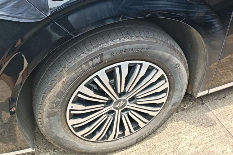 Used BYD Xia 2025 DM-i 1.5T 180km Excellence Model Left Front Wheel Hub