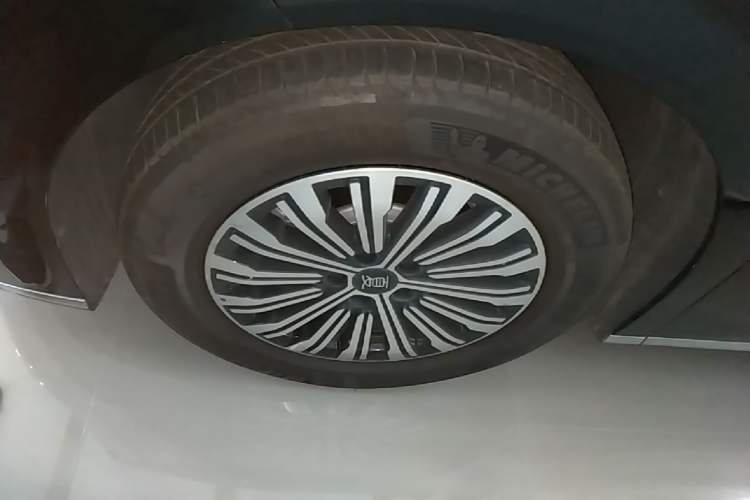 Used BYD Xia 2025 DM-i 1.5T 180km Beyond Edition Left Front Wheel Hub