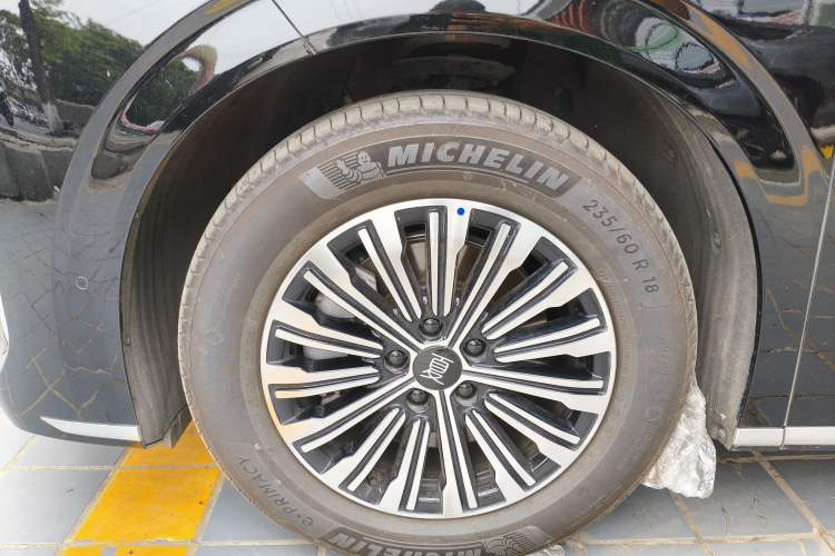 Used BYD Xia 2025 DM-i 1.5T 180km Beyond Edition Left Front Wheel Hub
