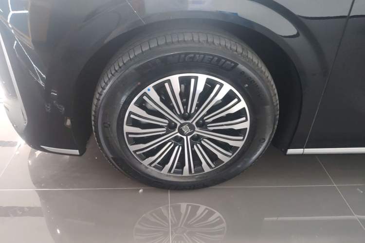 Used BYD Xia 2025 DM-i 1.5T 180km Excellence Model Left Front Wheel Hub