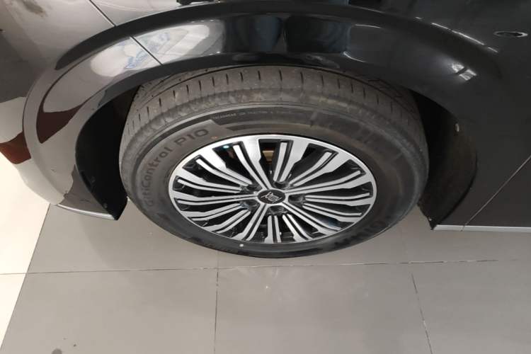 Used BYD Xia 2025 DM-i 1.5T 100km Supreme Edition Left Front Wheel Hub