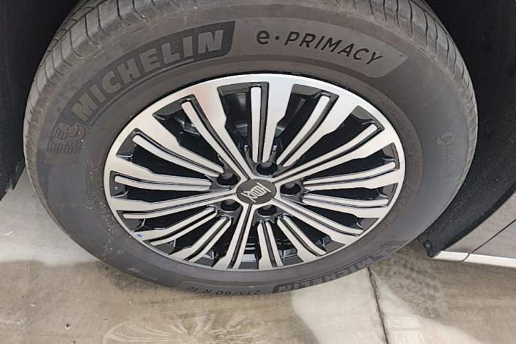 Used BYD Xia 2025 DM-i 1.5T 180km Beyond Edition Left Front Wheel Hub