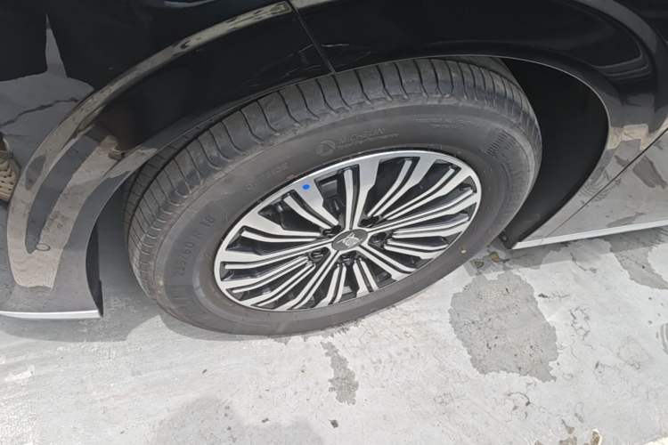 Used BYD Xia 2025 DM-i 1.5T 180km Beyond Edition Left Front Wheel Hub