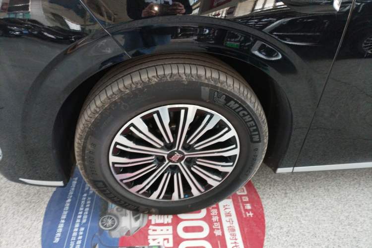 Used BYD Xia 2025 DM-i 1.5T 180km Beyond Edition Left Front Wheel Hub
