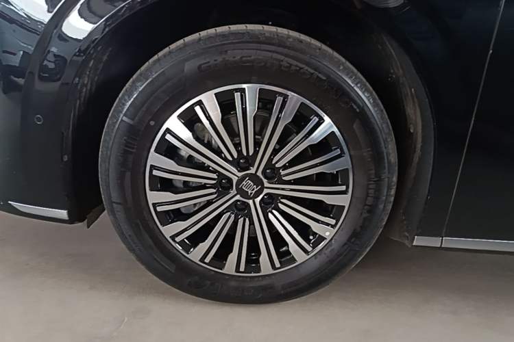 Used BYD Xia 2025 DM-i 1.5T 100km Supreme Edition Left Front Wheel Hub