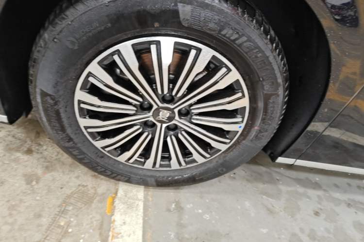 Used BYD Xia 2025 DM-i 1.5T 180km Beyond Edition Left Front Wheel Hub