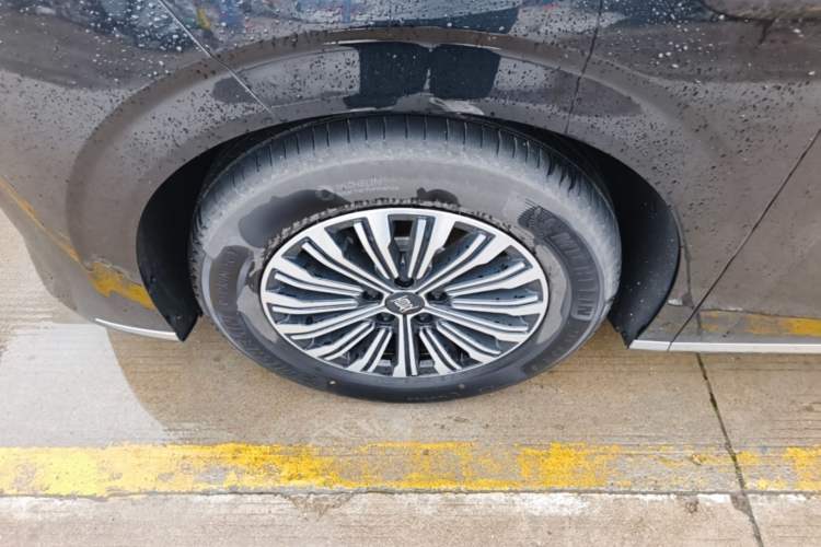Used BYD Xia 2025 DM-i 1.5T 180km Beyond Edition Left Front Wheel Hub