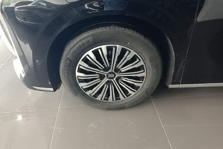 Used BYD Xia 2025 DM-i 1.5T 180km Beyond Edition Left Front Wheel Hub