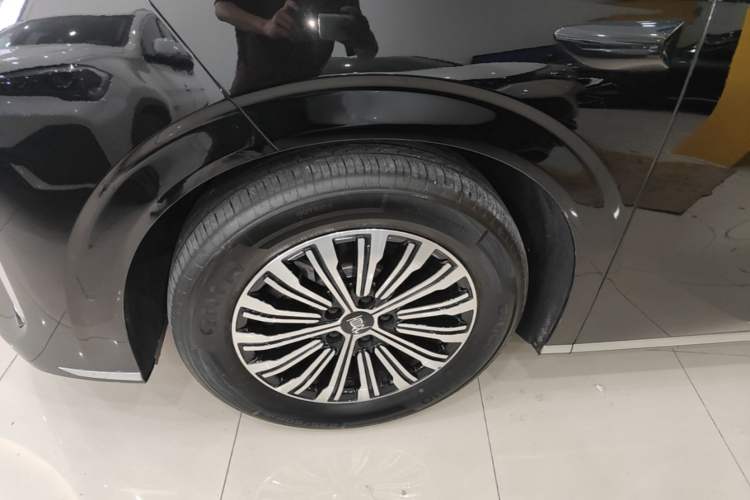 Used BYD Xia 2025 DM-i 1.5T 100km Supreme Edition Left Front Wheel Hub