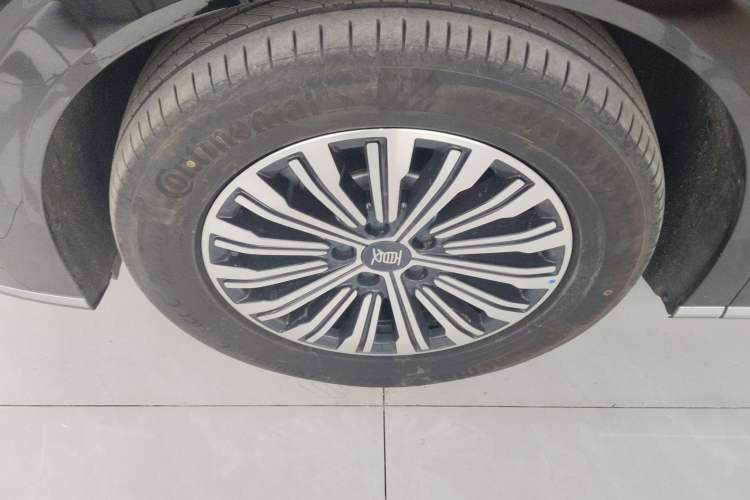 Used BYD Xia 2025 DM-i 1.5T 180km Excellence Model Left Front Wheel Hub