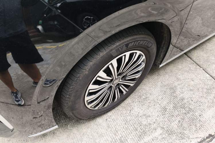 Used BYD Xia 2025 DM-i 1.5T 180km Excellence Model Left Front Wheel Hub