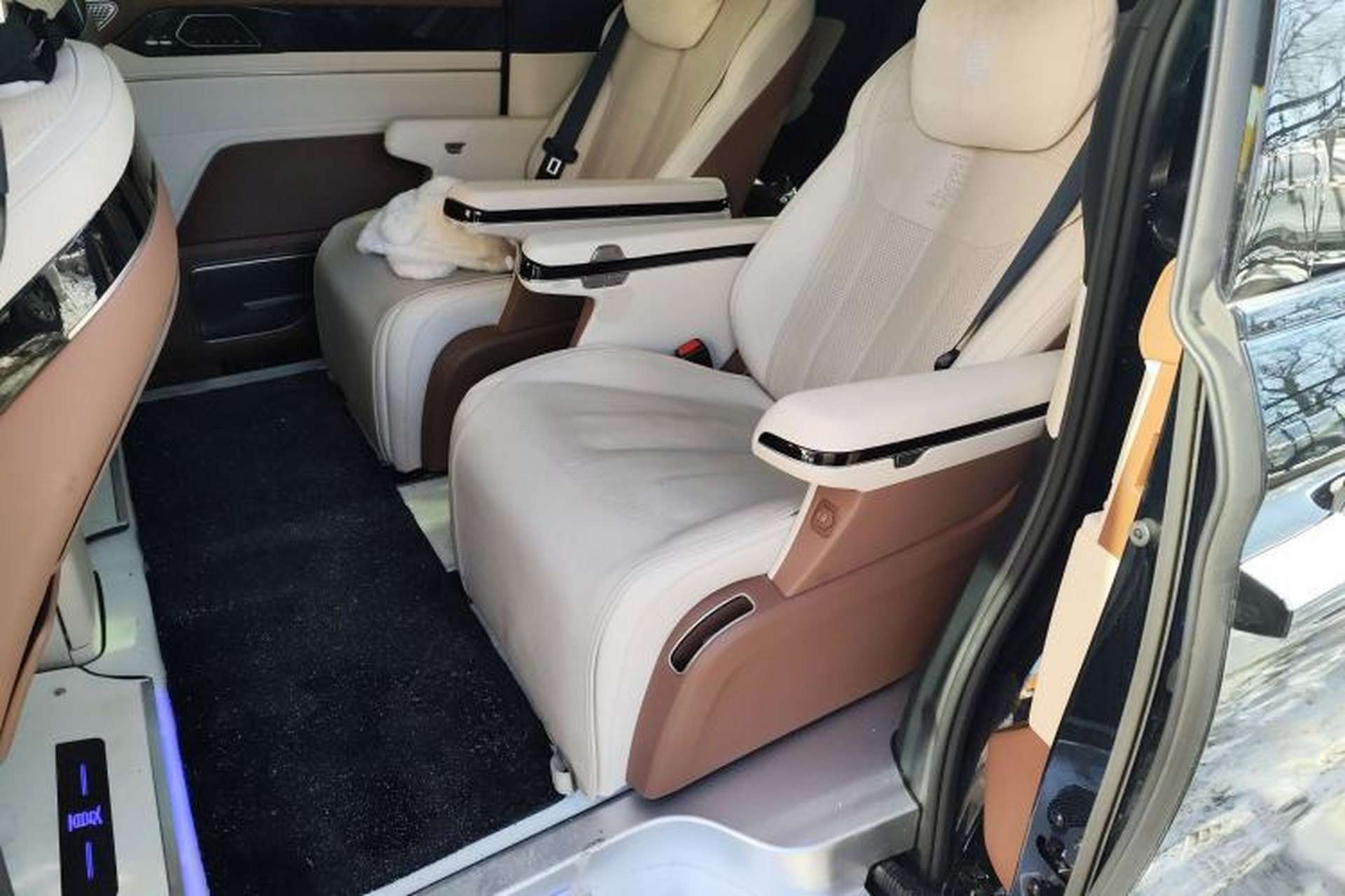 Used BYD Xia 2025 DM-i 1.5T 180km Excellence Model Left Rear Seat