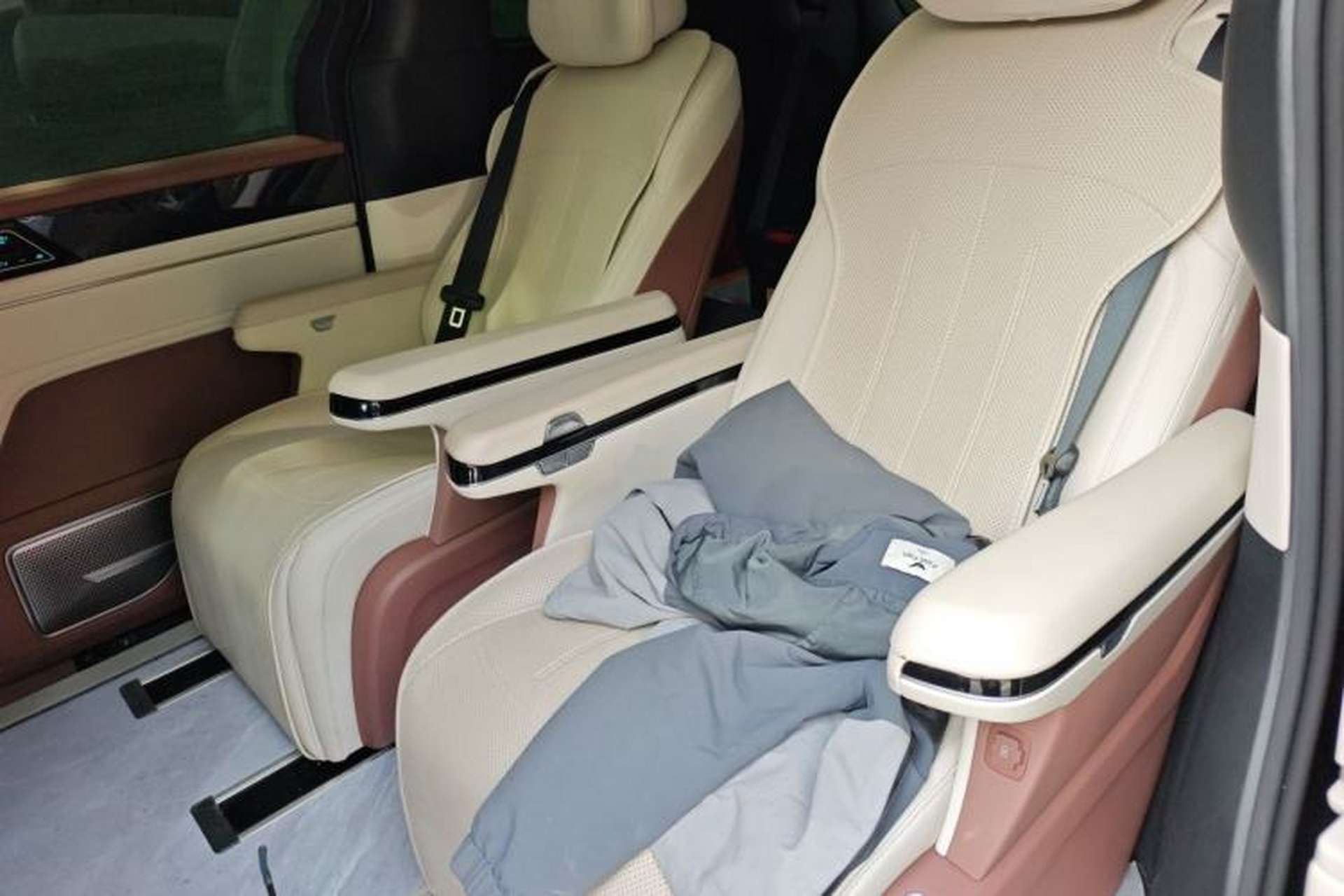 Used BYD Xia 2025 DM-i 1.5T 180km Excellence Model Left Rear Seat