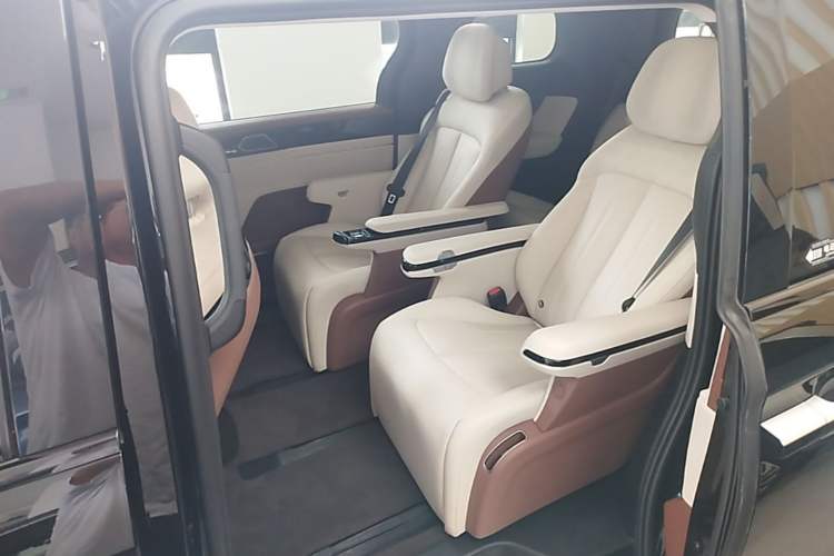 Used BYD Xia 2025 DM-i 1.5T 180km Excellence Model Left Rear Seat