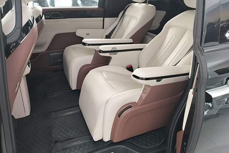 Used BYD Xia 2025 DM-i 1.5T 180km Excellence Model Left Rear Seat