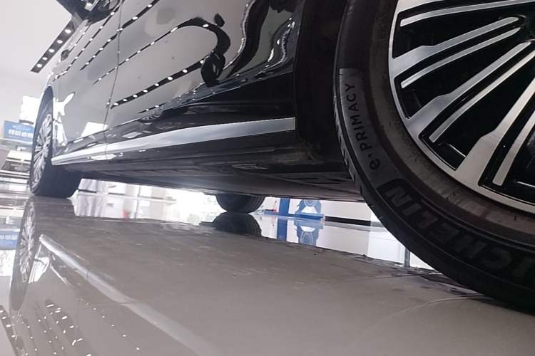 Used BYD Xia 2025 DM-i 1.5T 180km Excellence Model Left Side Sill