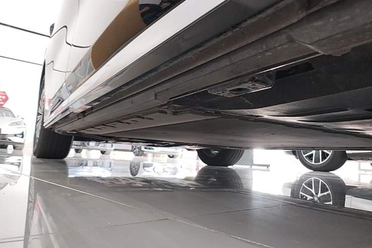 Used BYD Xia 2025 DM-i 1.5T 180km Excellence Model Left Side Sill