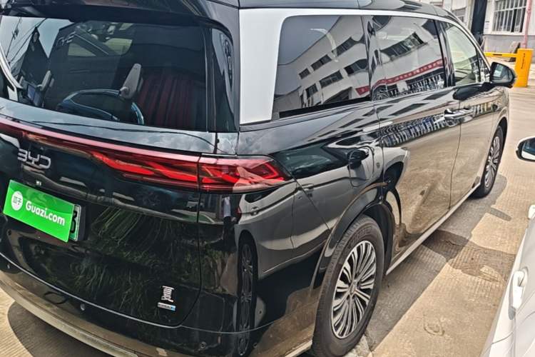 Used BYD Xia 2025 DM-i 1.5T 180km Excellence Model Rear Right 45 Deg