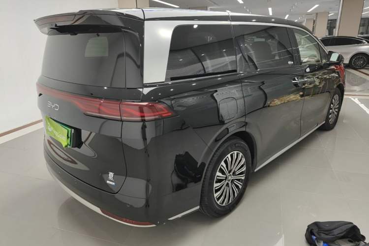 Used BYD Xia 2025 DM-i 1.5T 180km Excellence Model Rear Right 45 Deg