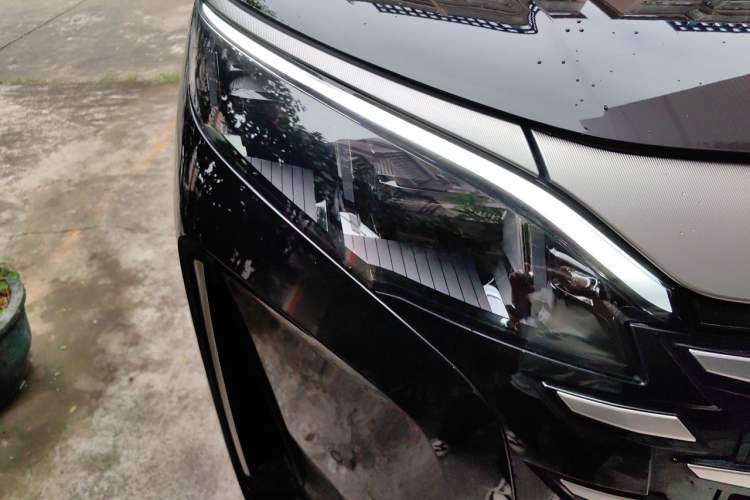 Used BYD Xia 2025 DM-i 1.5T 100km Supreme Edition Right Front Headlight