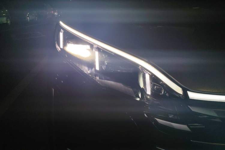 Used BYD Xia 2025 DM-i 1.5T 180km Beyond Edition Right Front Headlight