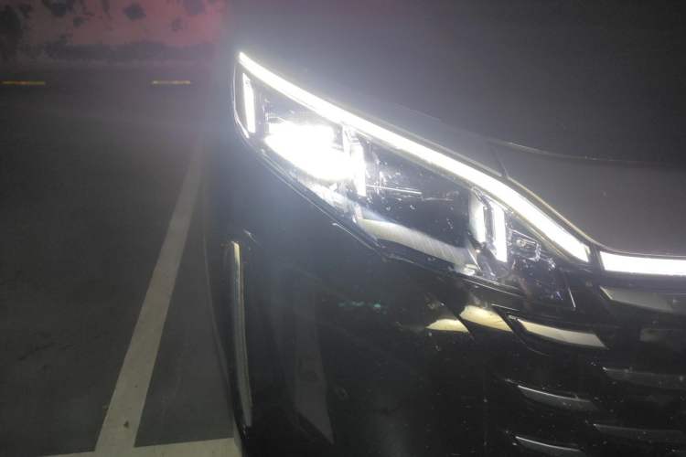 Used BYD Xia 2025 DM-i 1.5T 100km Supreme Edition Right Front Headlight
